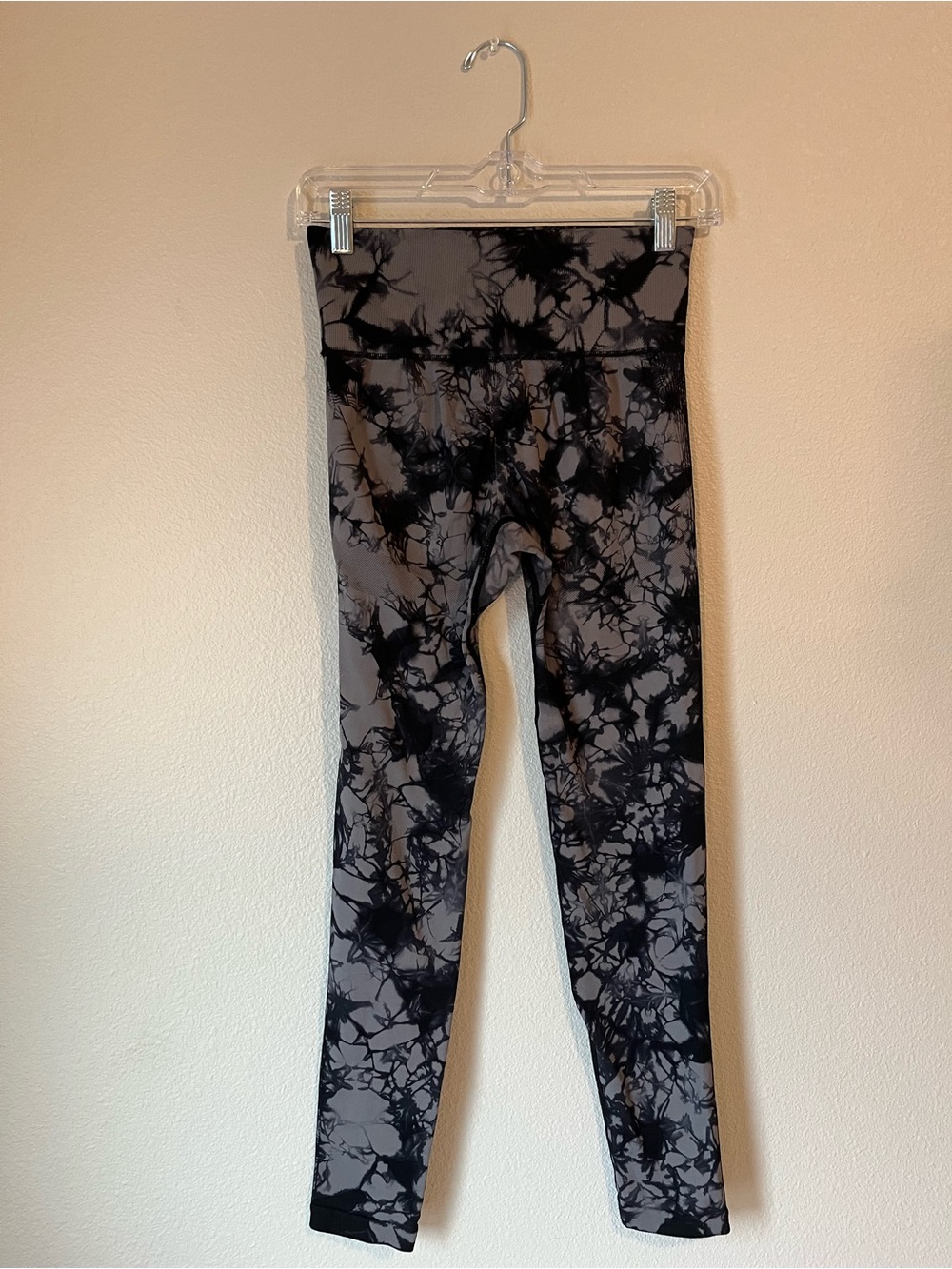 Gray & Black butt scrunch Tie-Dye Leggings - Womens Bottoms